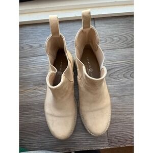 Chinese Laundry Tan Suede Chelsea Boots Lug‎ Sole Star Detail Women's Size 6.5